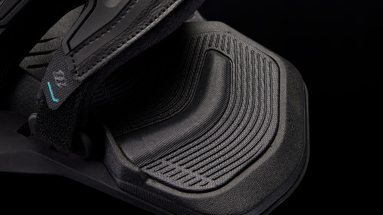 Ramped toe bar image