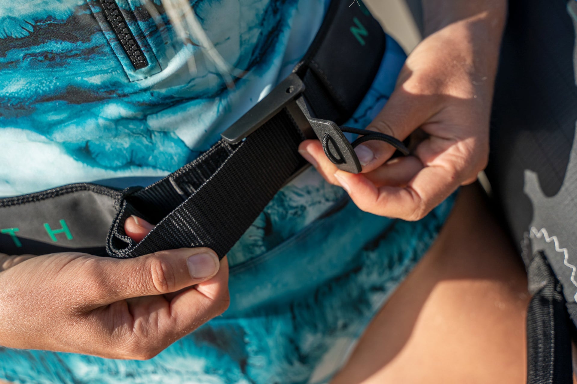 North Waist Belt with Wing Leash Marketing Image 2