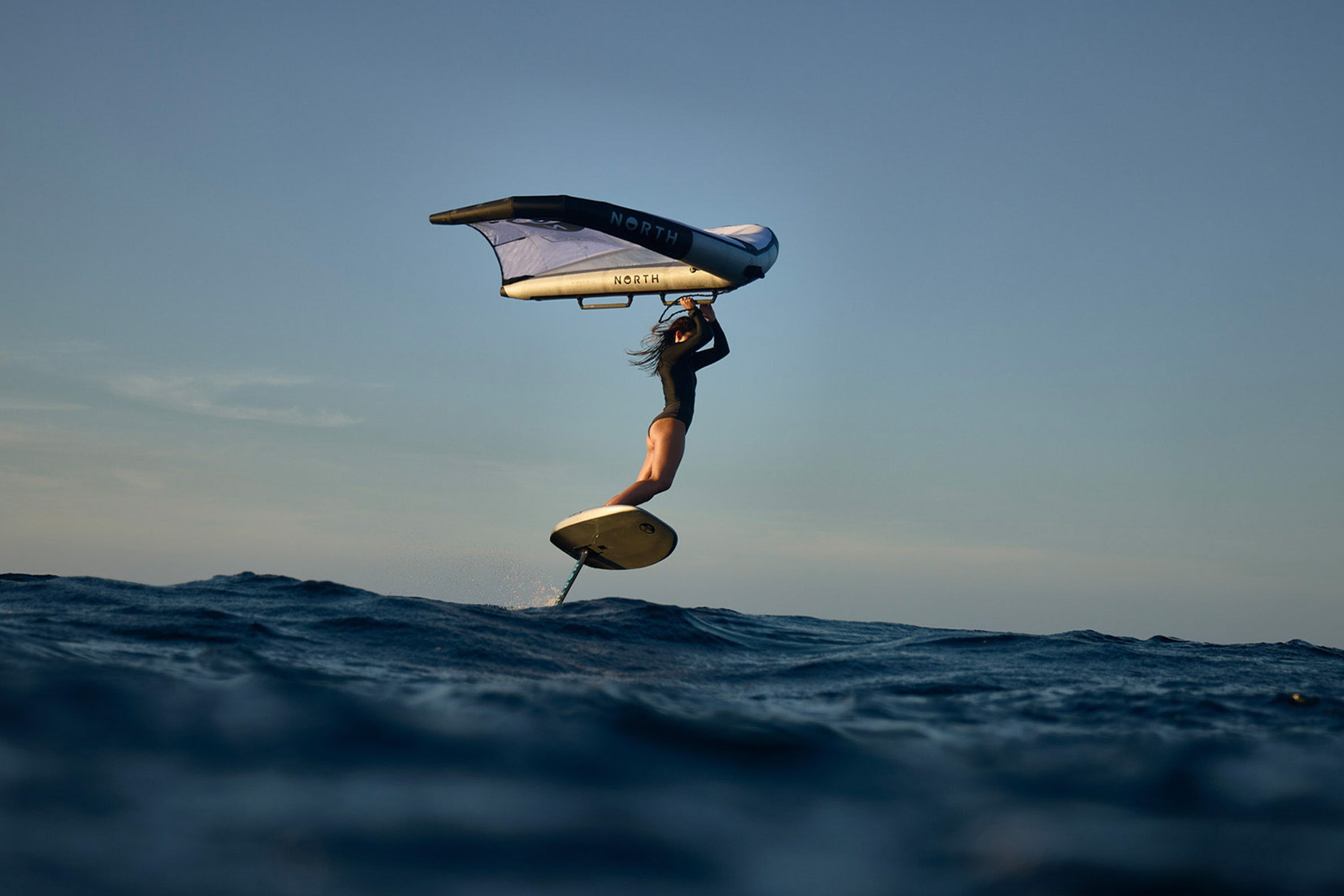 North Nova Pro Wing 2026 en acción - Wingfoil performance carving